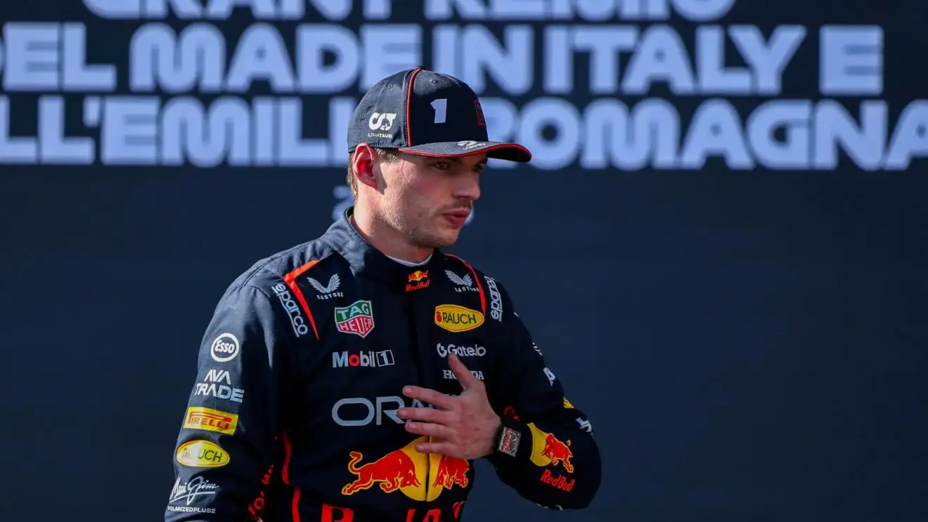 c-1008 Max Verstappen, hand to chest