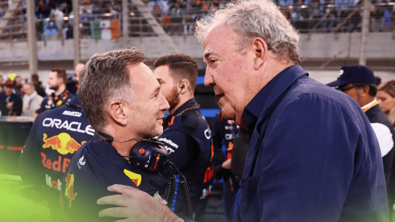 c-1116 Jeremy Clarkson places his hand on Christian Horner's shoulder during a conversation on the grid in Bahrain
