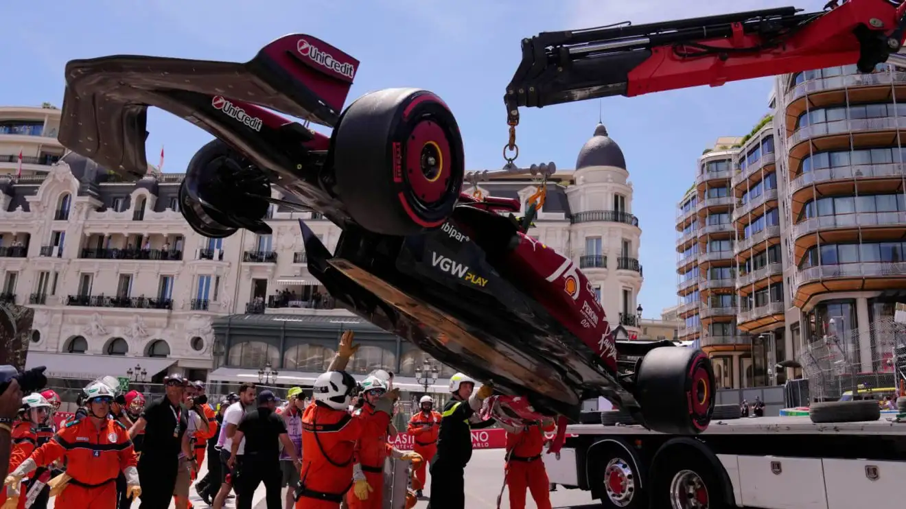 c-1371 Lewis Hamilton's car is recovered after Monaco FP3 crash