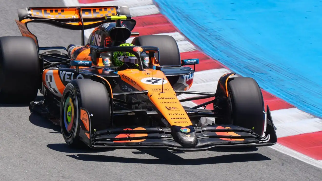 c-1717 Lando Norris lays down the laps