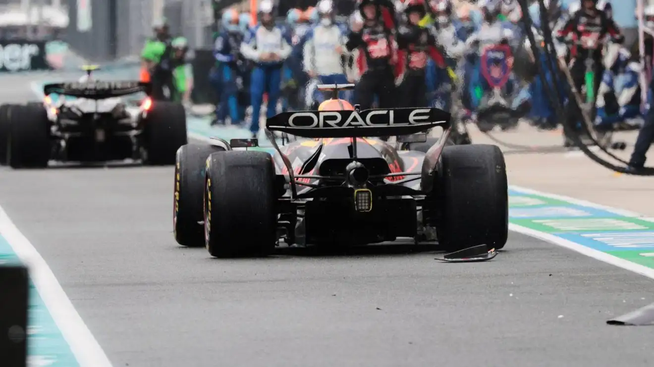 c-196 Debris behind Max Verstappen after collided with Kimi Antonelli in the pit lane during the Miami Grand Prix sprint