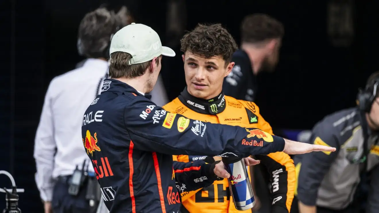 c-253 Max Verstappen explaining to Lando Norris