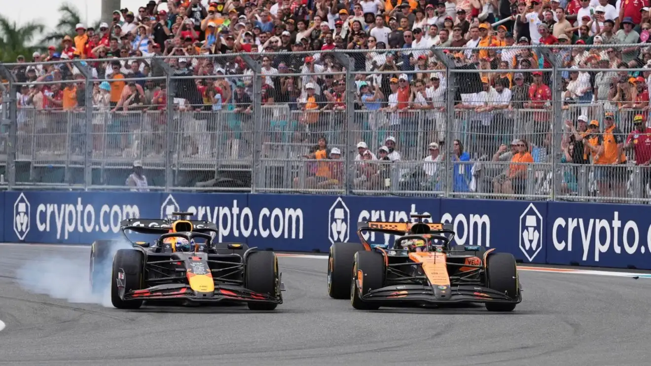 c-270 Oscar Piastri and Max Verstappen battle for the lead of the 2025 Miami GP