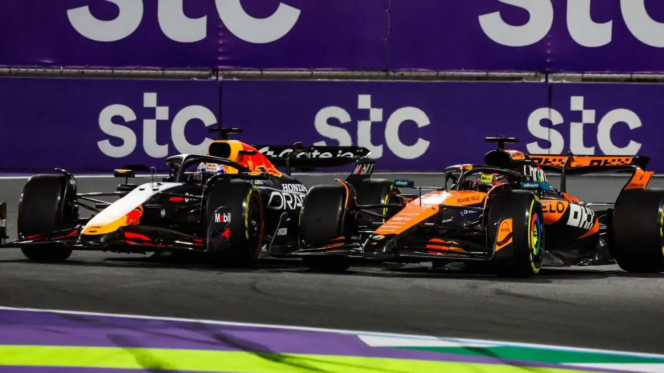 c-285 Red Bull's Max Verstappen and McLaren's Oscar Piastri battle at the start of the 2025 Saudi Arabian Grand Prix