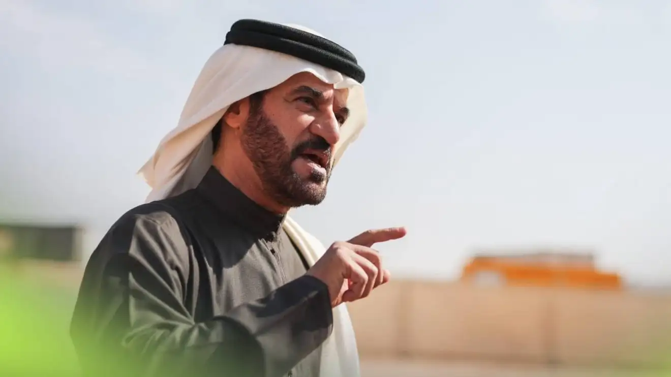 c-476 Mohammed Ben Sulayem pointing while in conversation