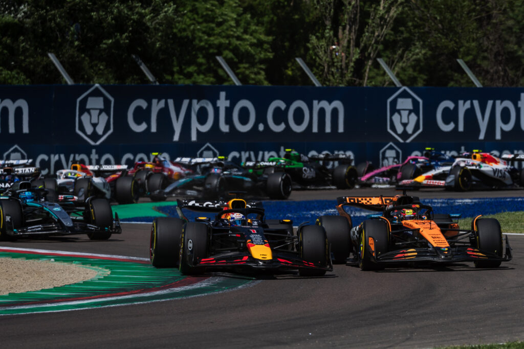 gettyimages-2215328773-1024x683-1 Red Bull driver Max Verstappen passes Oscar Piastri of McLaren to lead the 2025 F1 Emilia Romagna Grand Prix at Imola