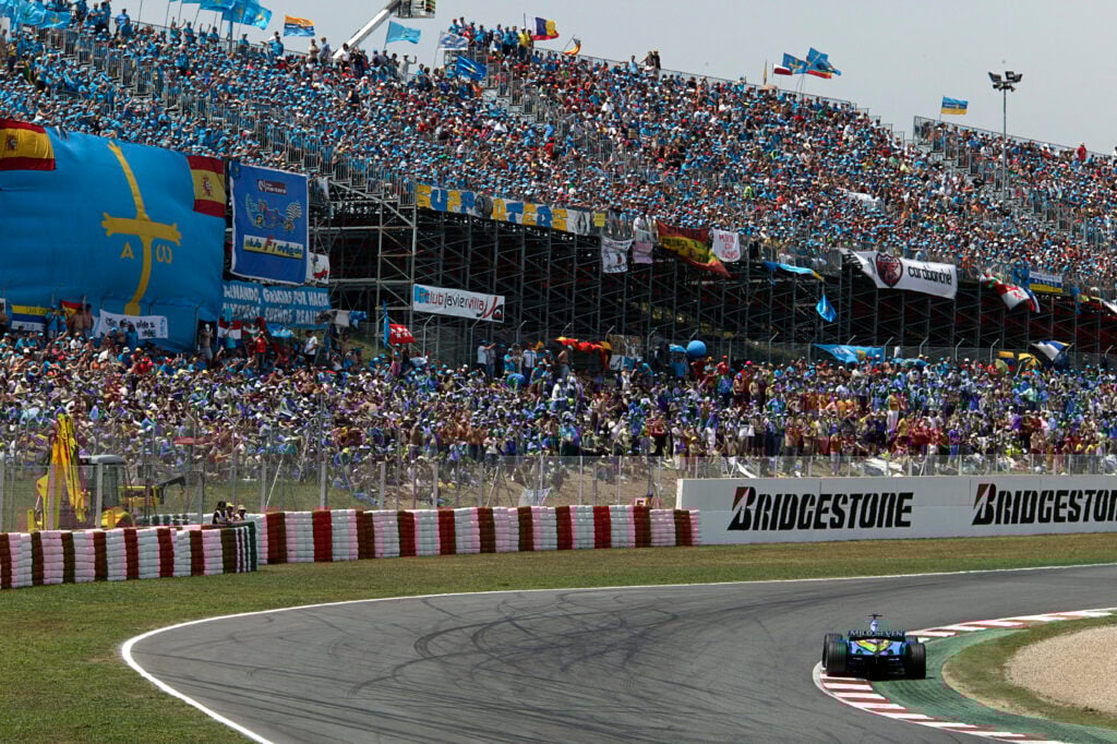 gettyimages-872841178-1024x682-1 Fernando Alonso on track during the 2006 Spanish Grand Prix as he wins the race for Renault