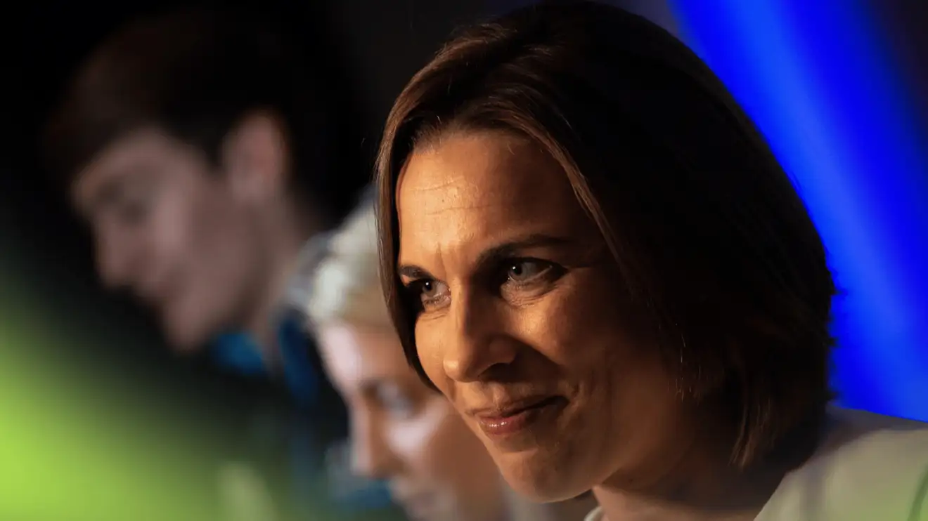 c-159 Claire Williams speaks to the media