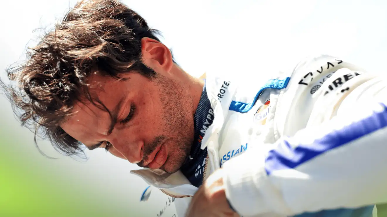 c-390 Carlos Sainz looks ragged as he prepares for the start of the 2025 Spanish GP