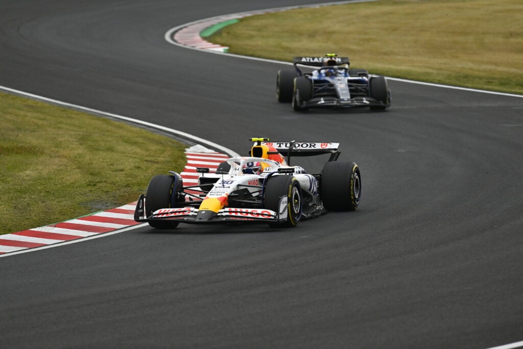 gettyimages-2208464709-1024x683-1 Isack Hadjar leads Carlos Sainz at Japanese GP 2025.