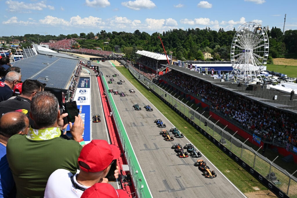 gettyimages-2215711866-1024x682-1 Start of the Emilia Romagna Grand Prix.